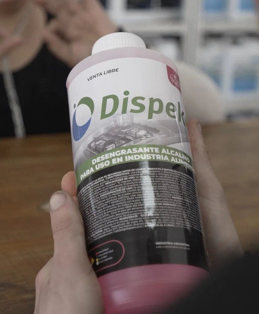Botella de desengrasante alcalino Dispeko